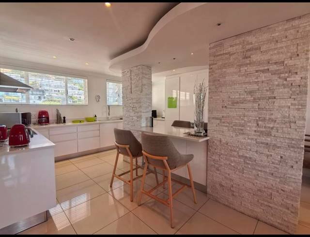 3 BEDROOM PROPERTY TO RENT IN GREEN POINT UPPER